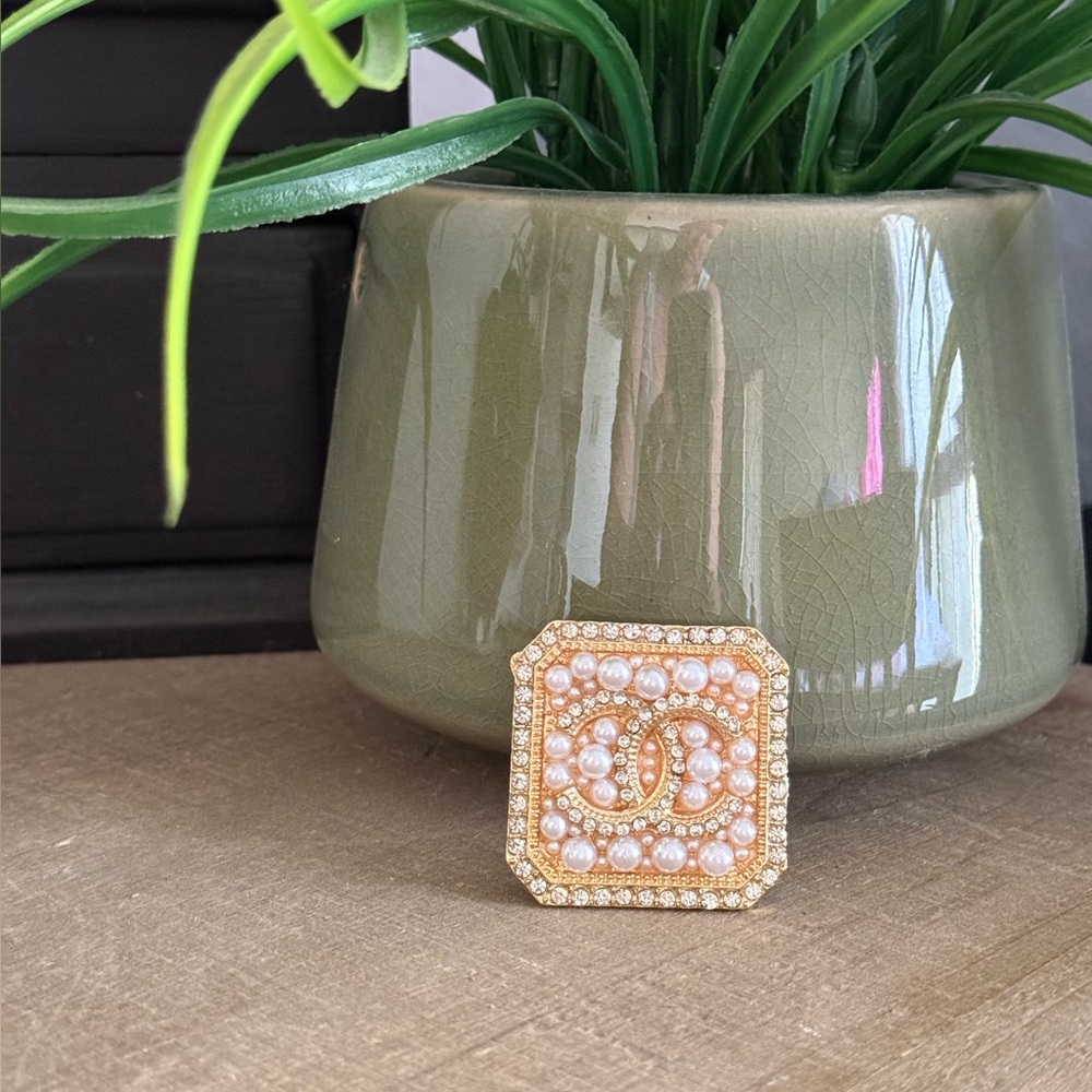 Pearl & Crystal Double C Style Brooch – Gold Tone Statement Pin